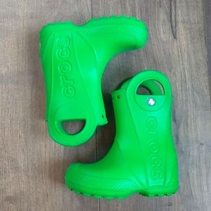 KIDS LIME CROCS RAIN/ SNOW BOOTS SIZE 8